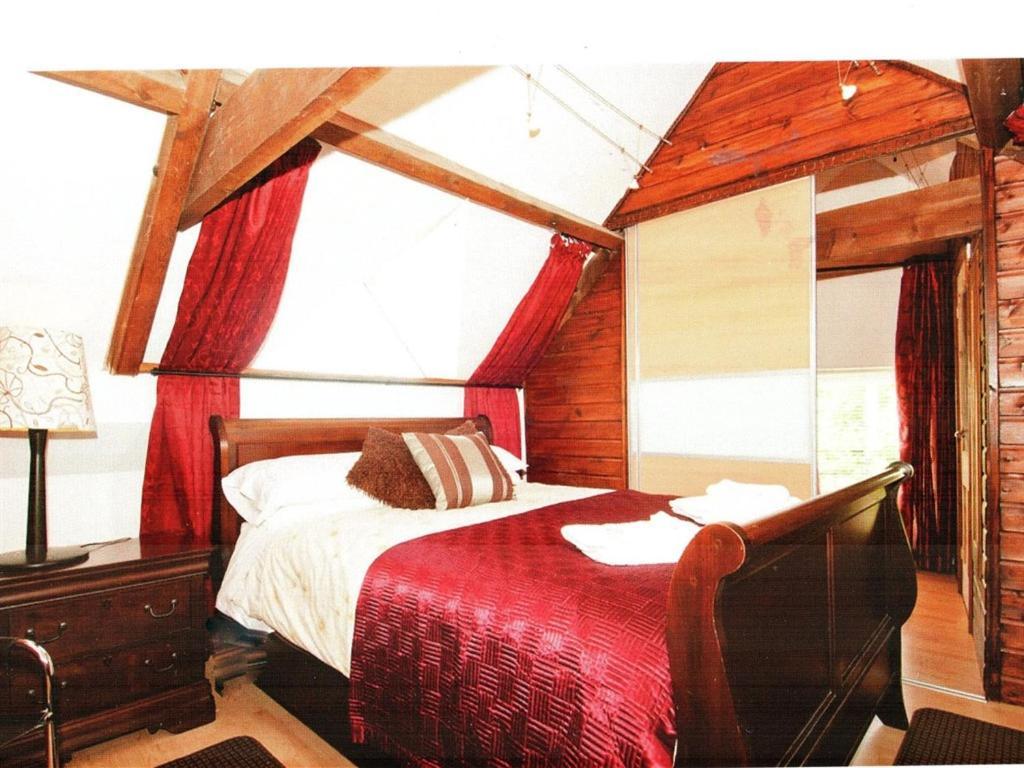 The Old Star Bed & Breakfast Winterbourne Room photo